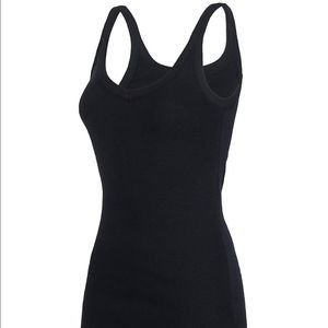 Long Tank top with side slits 🖤 Perfect for capsule wardrobe!